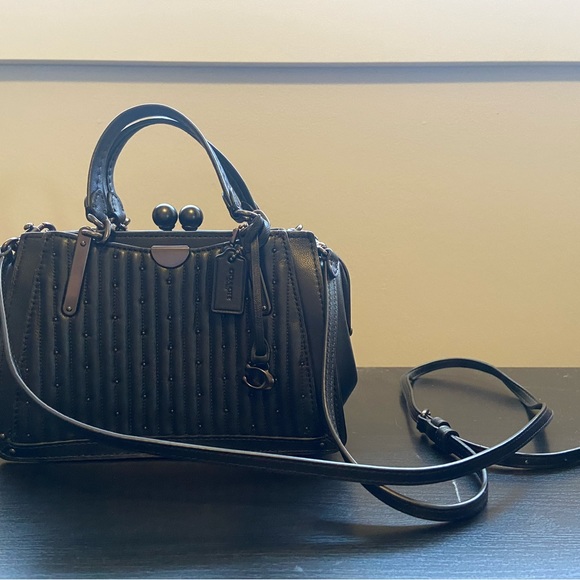 Kiss Lock Coach Purses - Picture 2 of 9